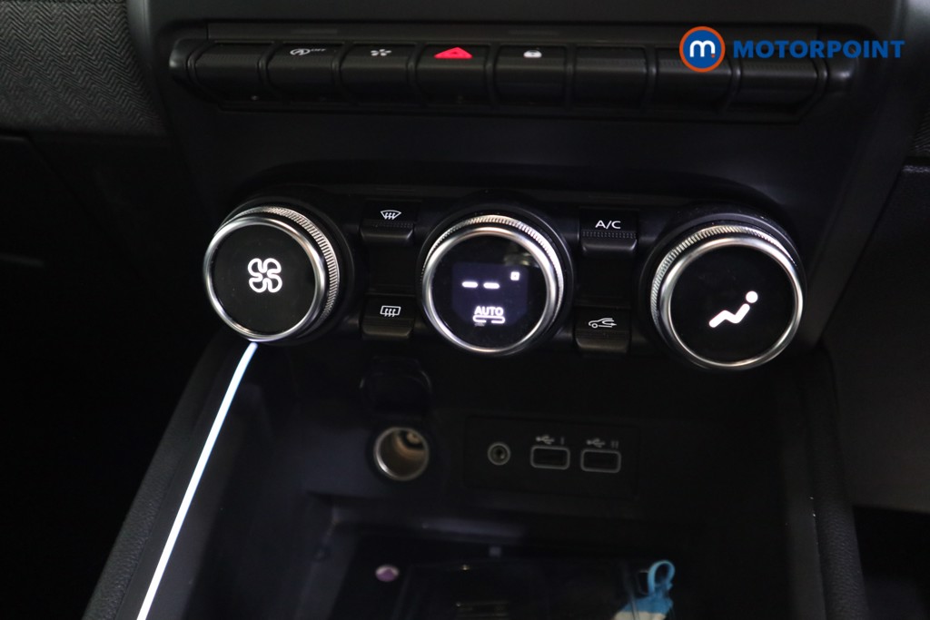 Used Renault Clio 2024 for sale - 76949302: Photo 15