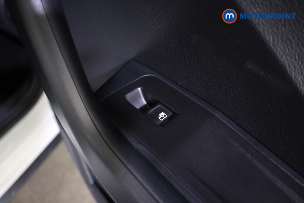 Used Volkswagen T-Roc 2025 for sale - 77872790: Photo 28