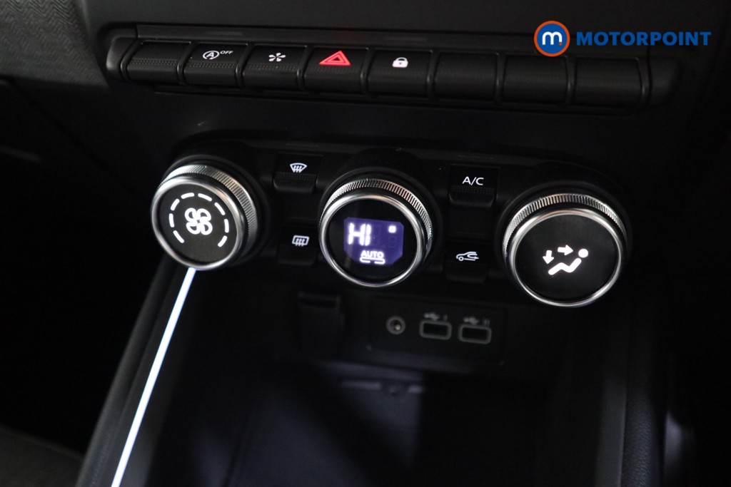 Used Renault Clio 2024 for sale - 76949301: Photo 16