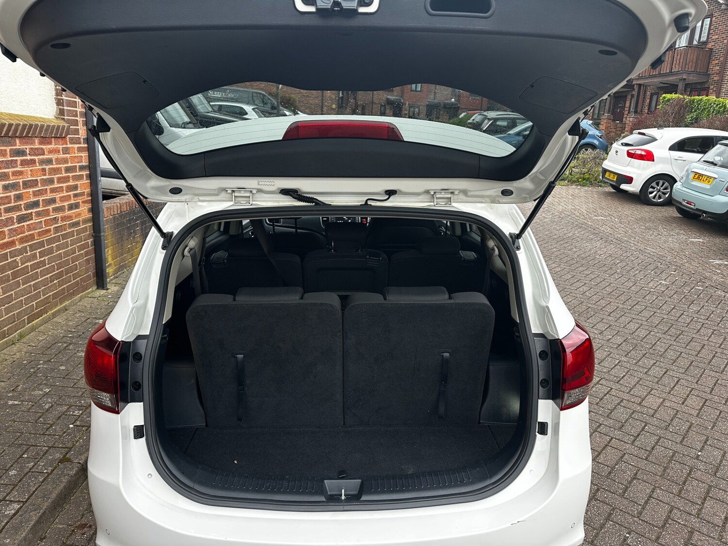 Used Kia Carens 2017 for sale - 78109014: Photo 13