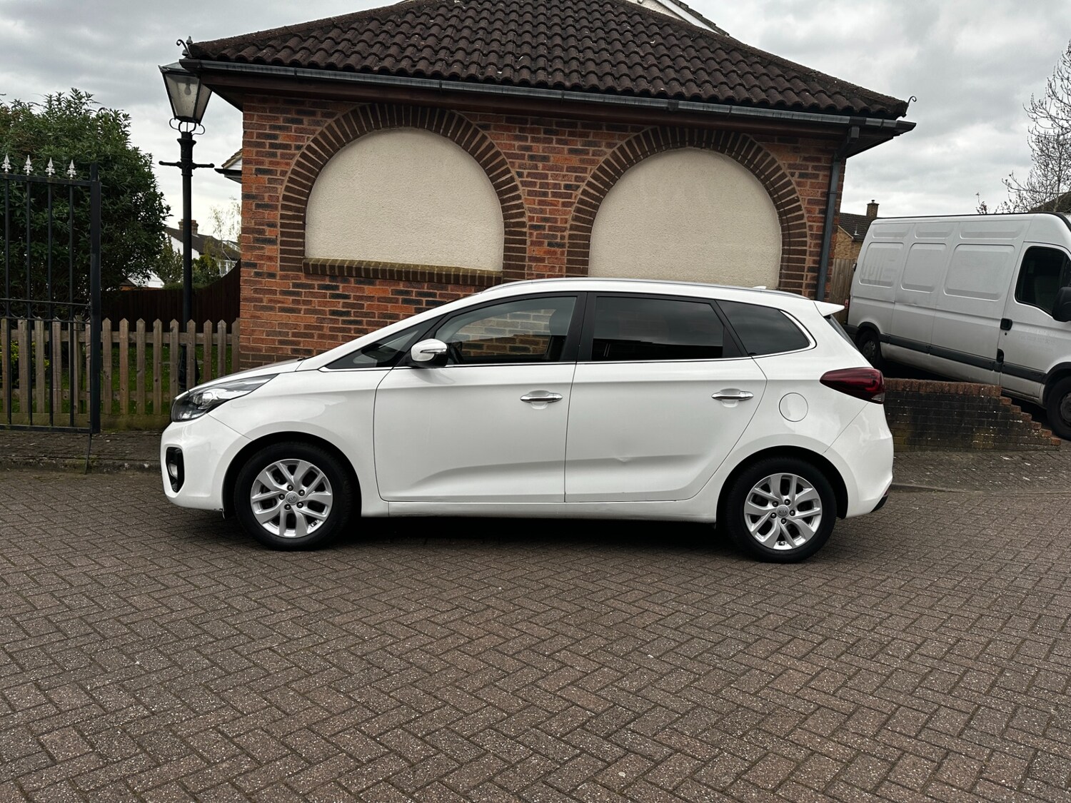 Used Kia Carens 2017 for sale - 78109014: Photo 22