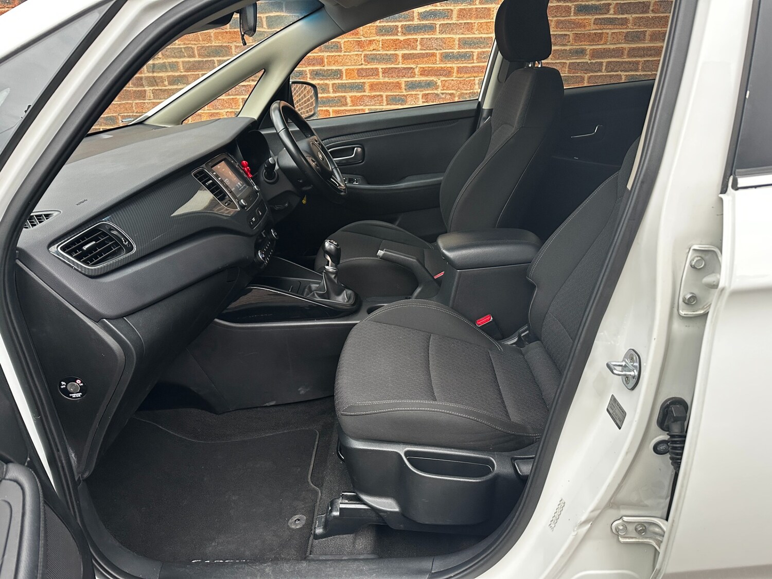 Used Kia Carens 2017 for sale - 78109014: Photo 25