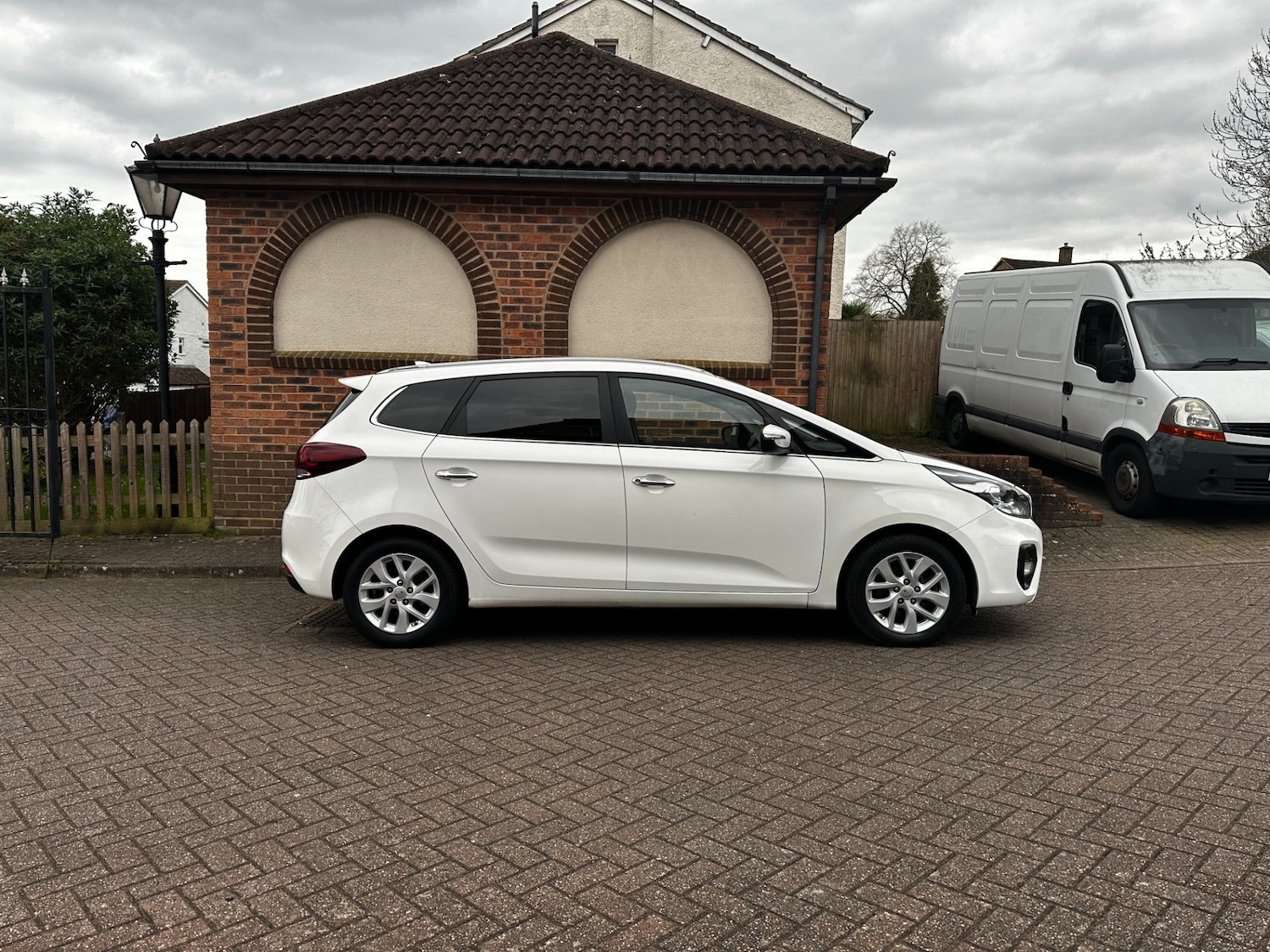 Used Kia Carens 2017 for sale - 78109014: Photo 5