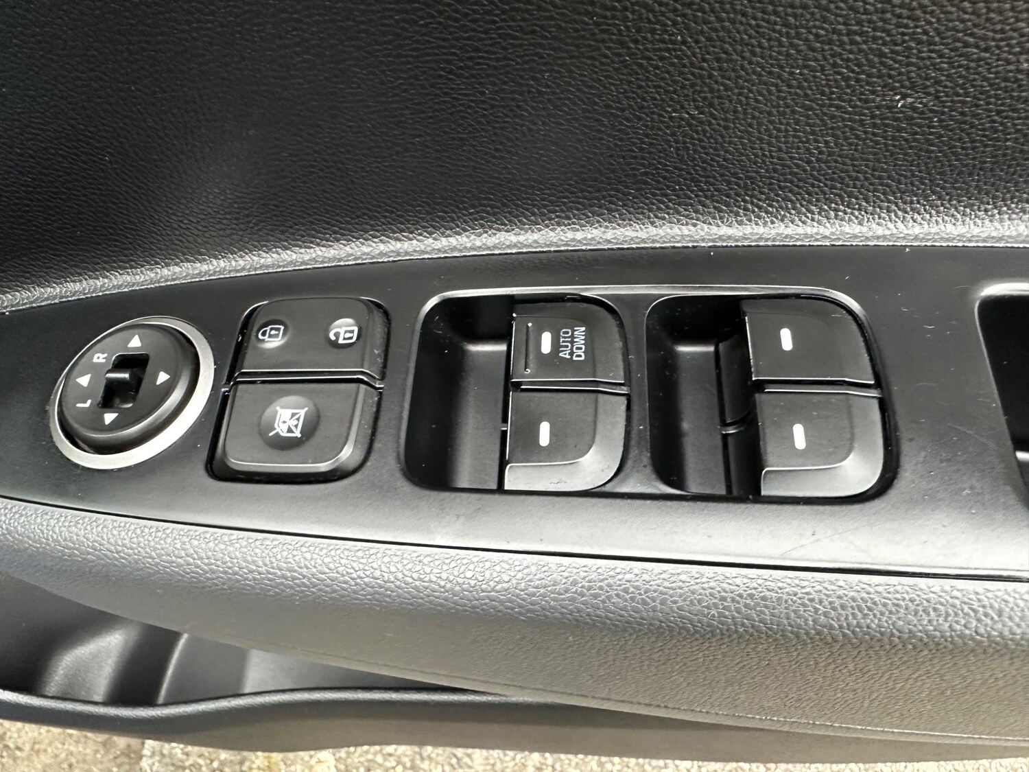 Used Hyundai i10 2018 for sale - 76152187: Photo 33