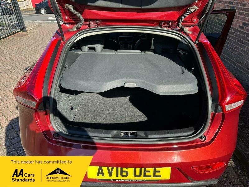 Used Volvo V40 2016 for sale - 76270879: Photo 16