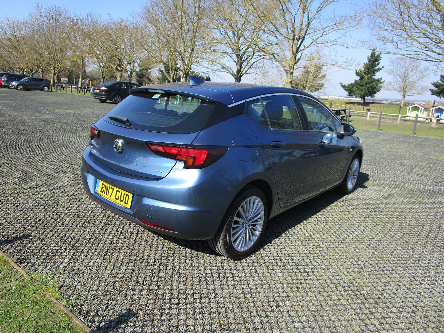 Used Vauxhall Astra 2017 for sale - 77973673: Photo 2