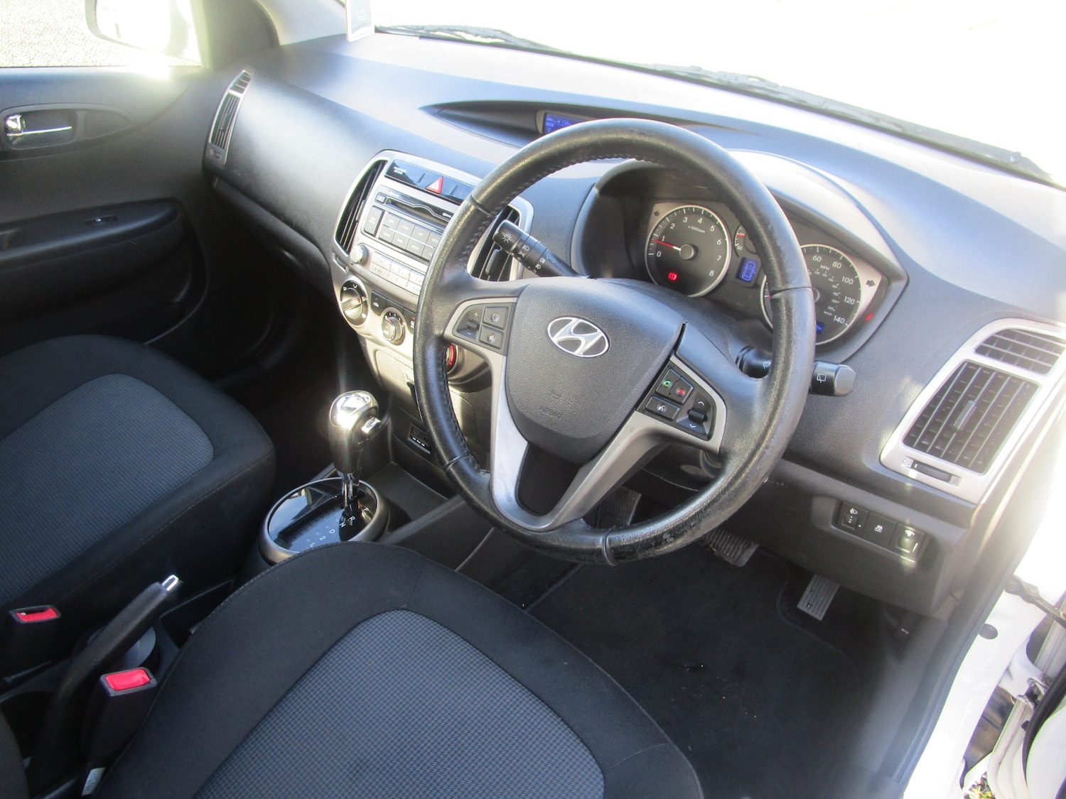 Used Hyundai i20 2013 for sale - 76682670: Photo 19