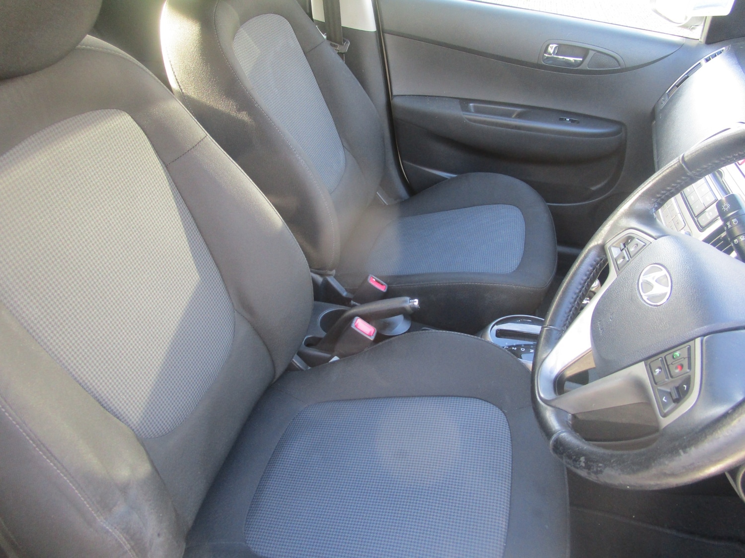 Used Hyundai i20 2013 for sale - 76682670: Photo 20