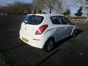 Used Hyundai i20 2013 for sale - 76682670: Photo