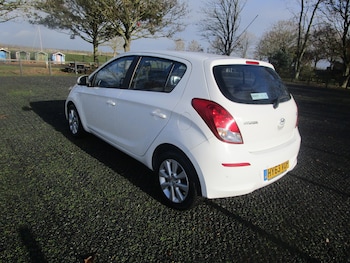 Used Hyundai i20 2013 for sale - 76682670: Photo