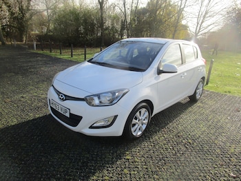Used Hyundai i20 2013 for sale - 76682670: Photo