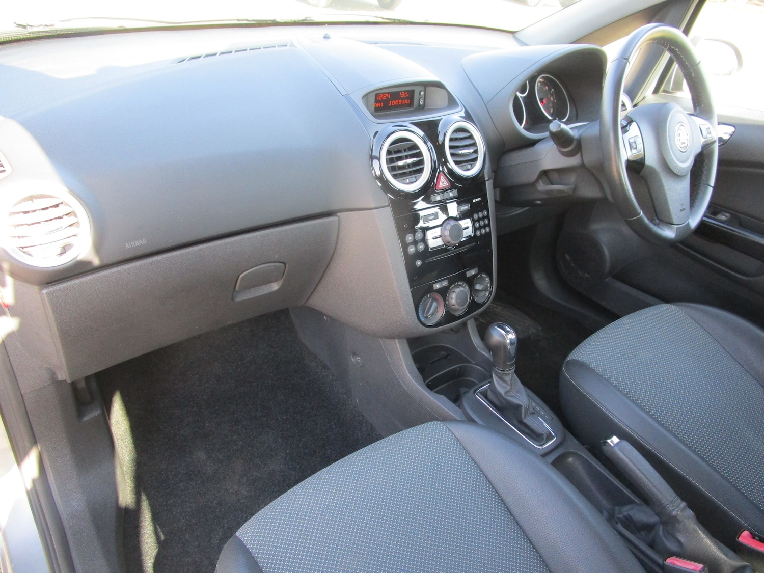 Used Vauxhall Corsa 2009 for sale - 77761949: Photo 5