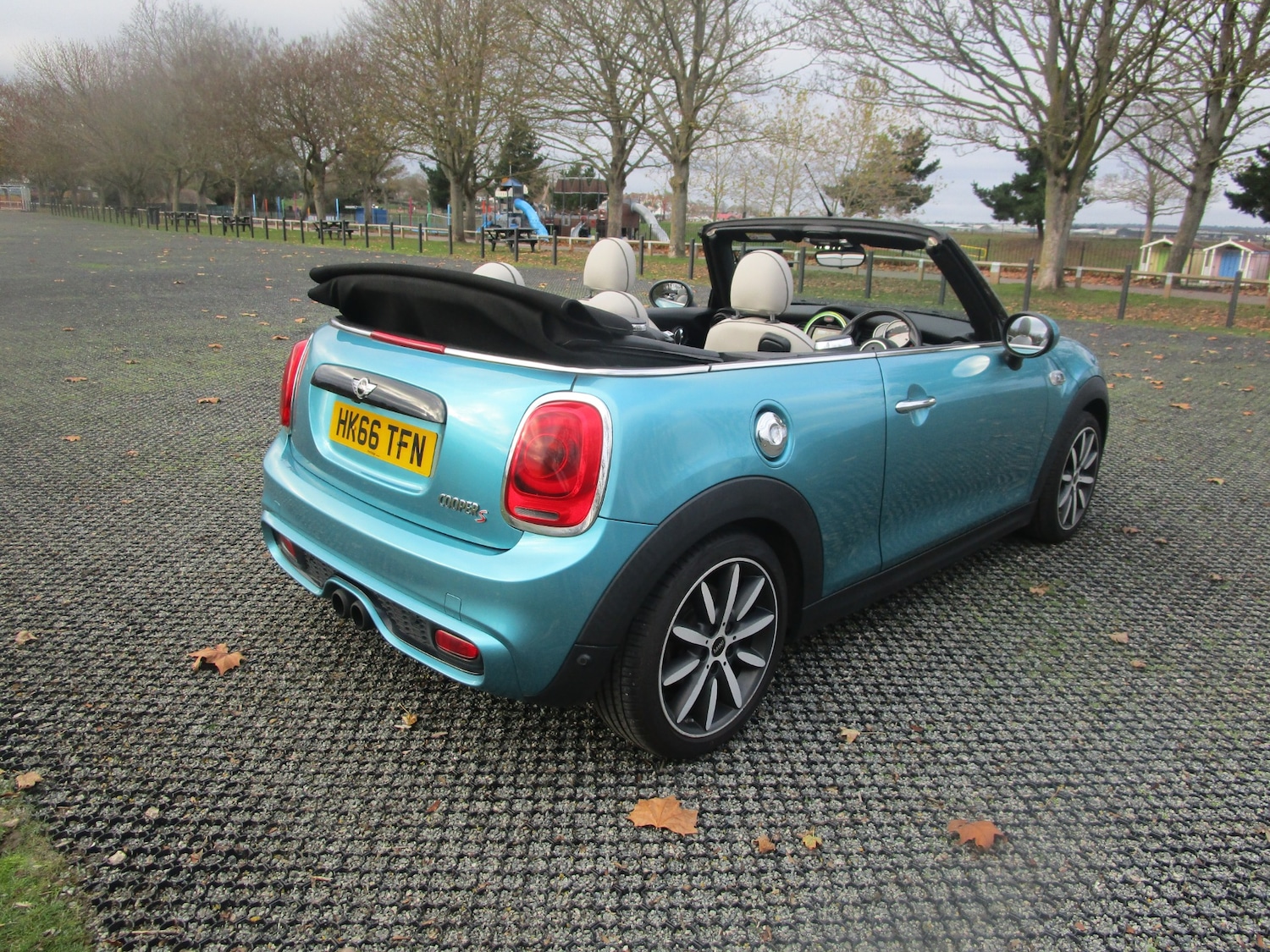 Used MINI Convertible 2016 for sale - 76649693: Photo 2