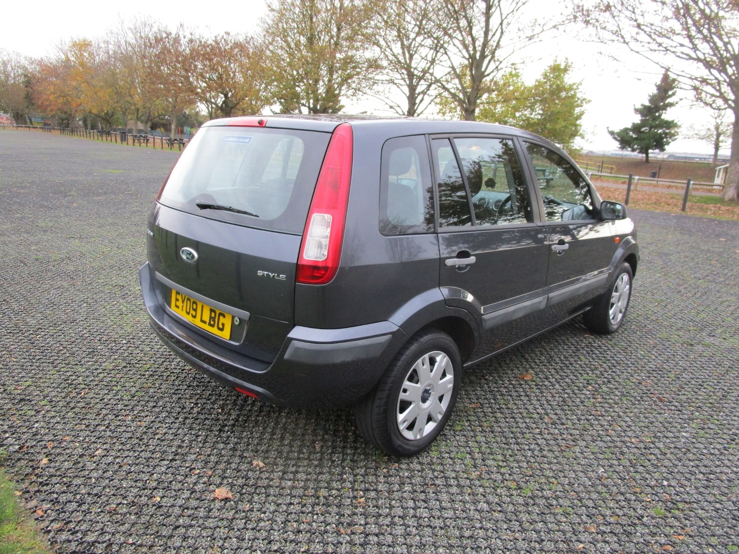 Used Ford Fusion 2009 for sale - 76402244: Photo 2