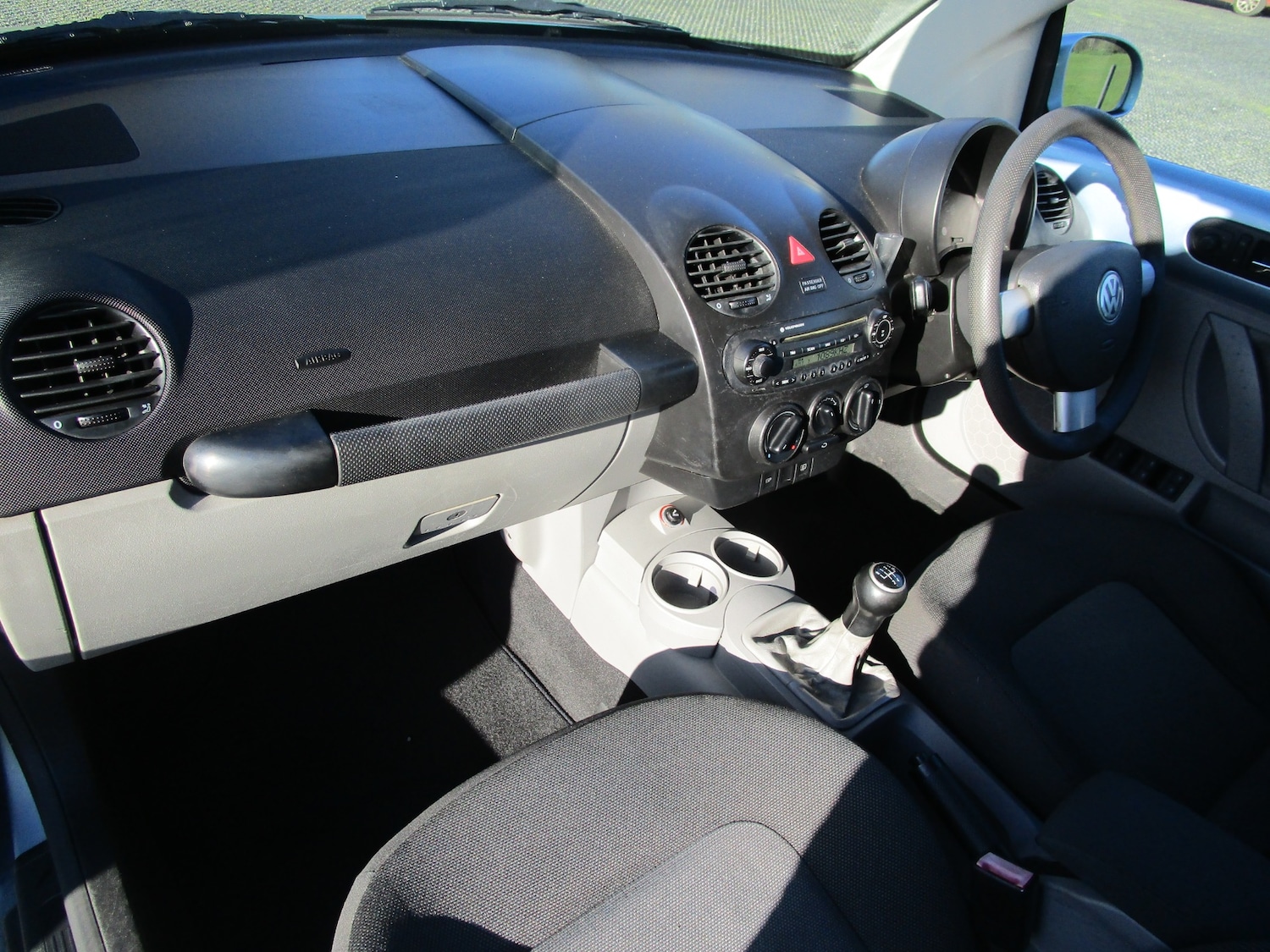 Used Volkswagen Beetle 2005 for sale - 77974011: Photo 5