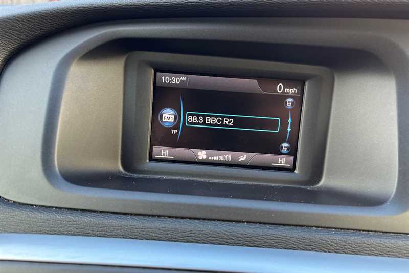 Used Volvo V40 2018 for sale - 76754821: Photo 10