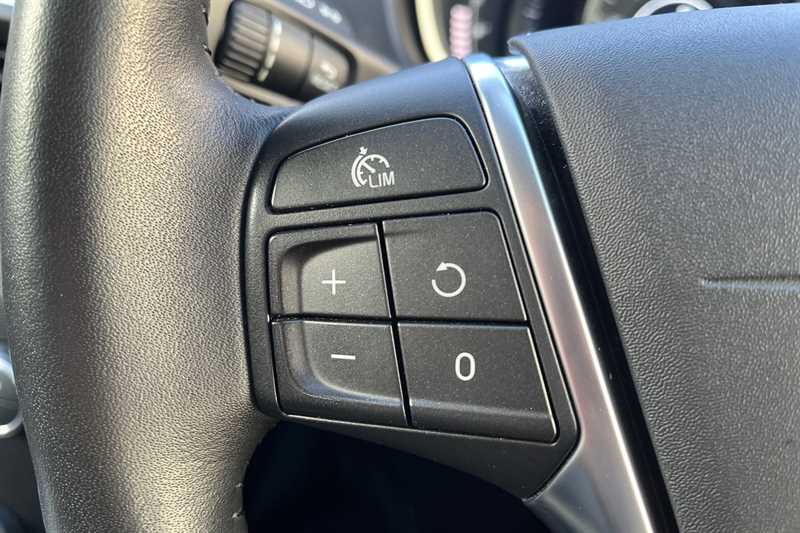 Used Volvo V40 2018 for sale - 76754821: Photo 16