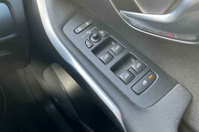 Used Volvo V40 2018 for sale - 76754821: Photo 18