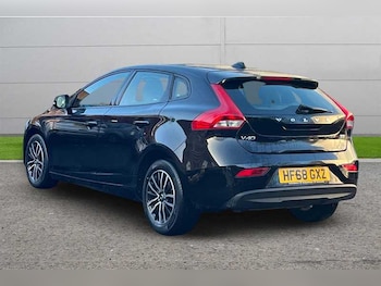Used Volvo V40 2018 for sale - 76754821: Photo