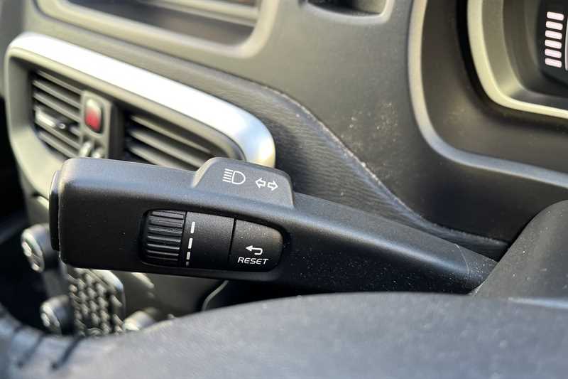 Used Volvo V40 2018 for sale - 76754821: Photo 30