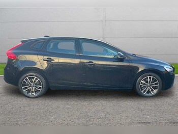 Used Volvo V40 2018 for sale - 76754821: Photo