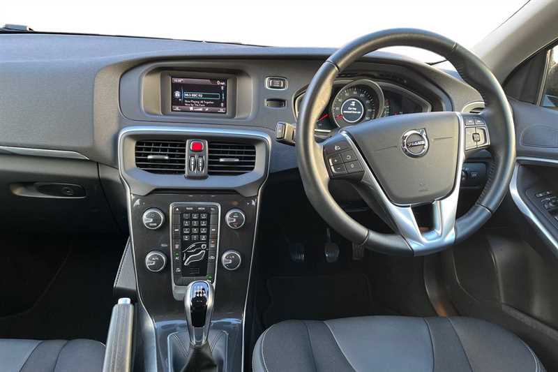 Used Volvo V40 2018 for sale - 76754821: Photo 9