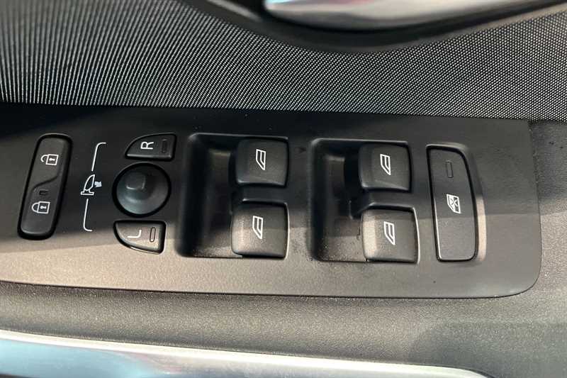 Used Volvo V40 2017 for sale - 77099336: Photo 19