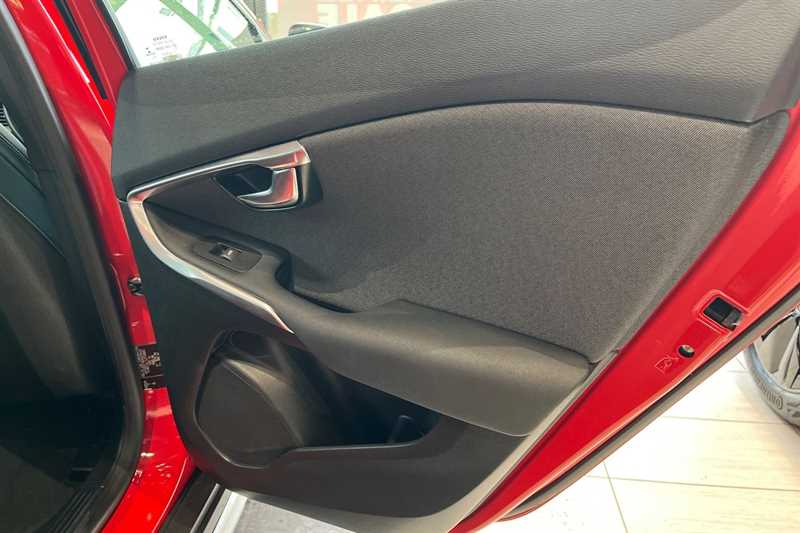 Used Volvo V40 2017 for sale - 77099336: Photo 24