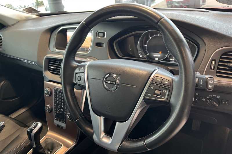 Used Volvo V40 2017 for sale - 77099336: Photo 40