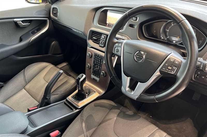 Used Volvo V40 2017 for sale - 77099336: Photo 8