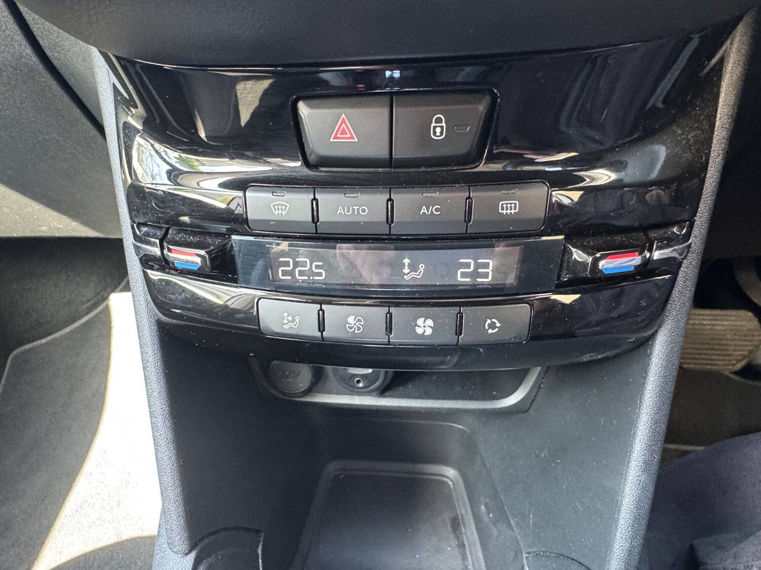 Used Peugeot 208 2015 for sale - 78151013: Photo 13