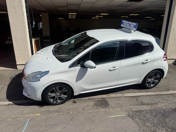 Used Peugeot 208 2015 for sale - 78151013: Photo