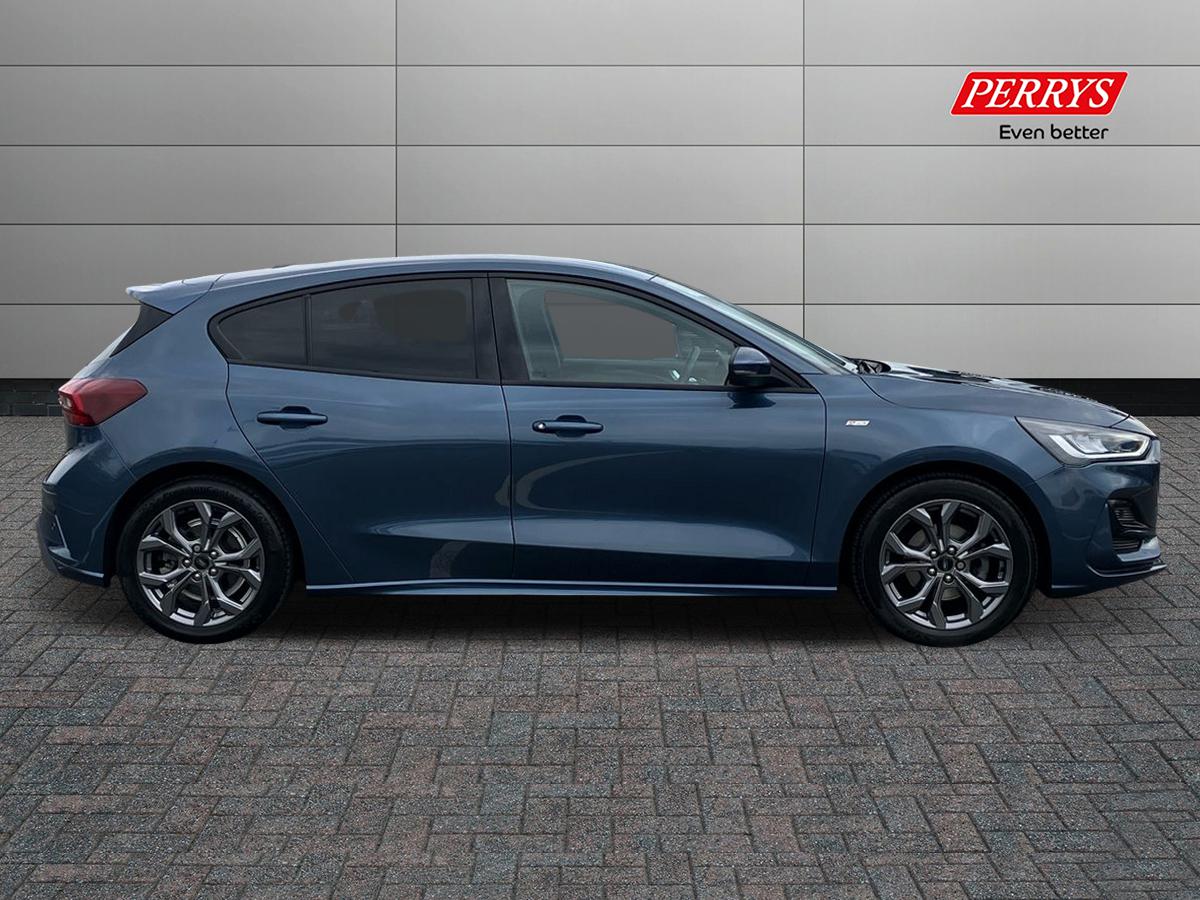 Used Ford Focus 2022 for sale - 76142059: Photo 3