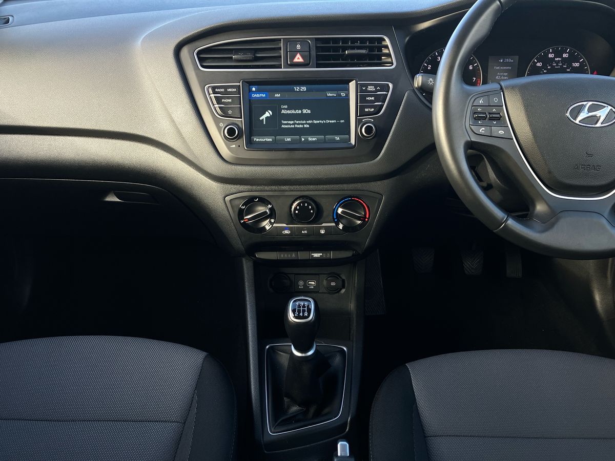 Used Hyundai i20 2018 for sale - 76736056: Photo 17