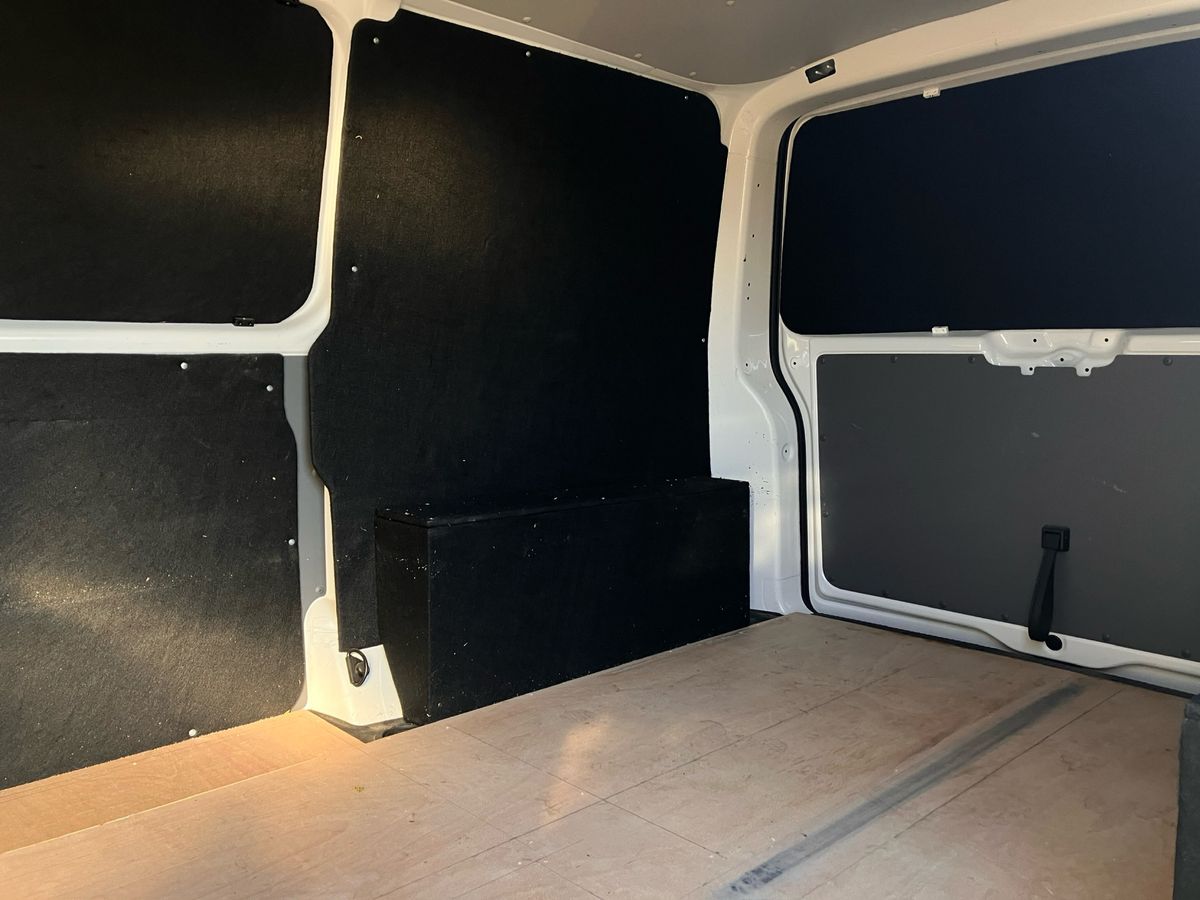 Used Volkswagen Transporter 2023 for sale - 77002167: Photo 21