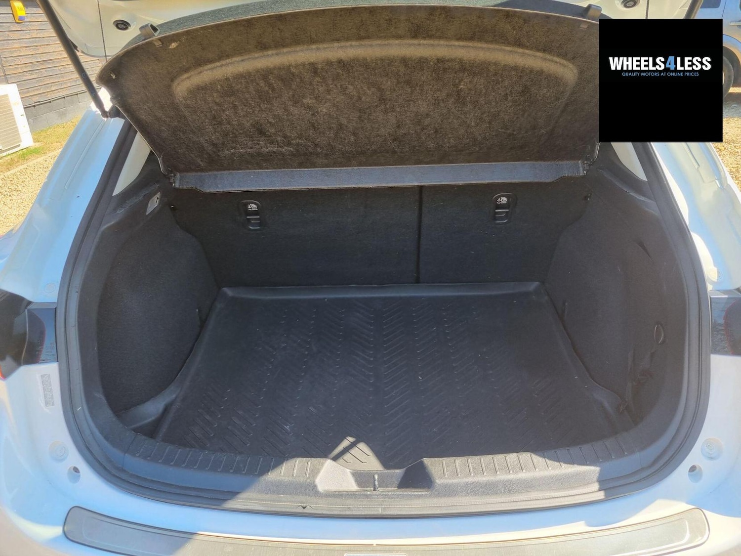 Used Mazda Mazda3 2015 for sale - 76384599: Photo 8