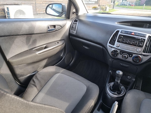 Used Hyundai i20 2014 for sale - 76226932: Photo 20
