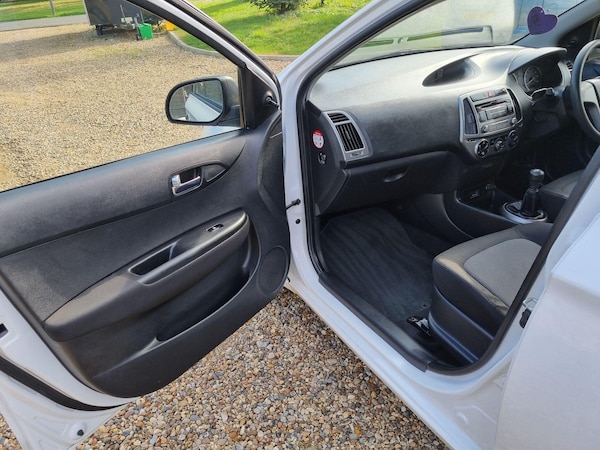 Used Hyundai i20 2014 for sale - 76226932: Photo 21