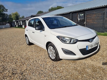 Used Hyundai i20 2014 for sale - 76226932: Photo 2