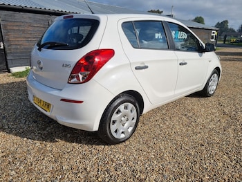 Used Hyundai i20 2014 for sale - 76226932: Photo 4