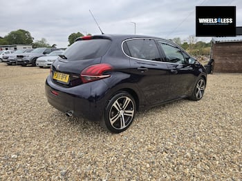 Used Peugeot 208 2015 for sale - 79548523: Photo