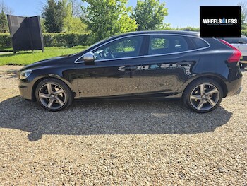 Used Volvo V40 2015 for sale - 79407805: Photo