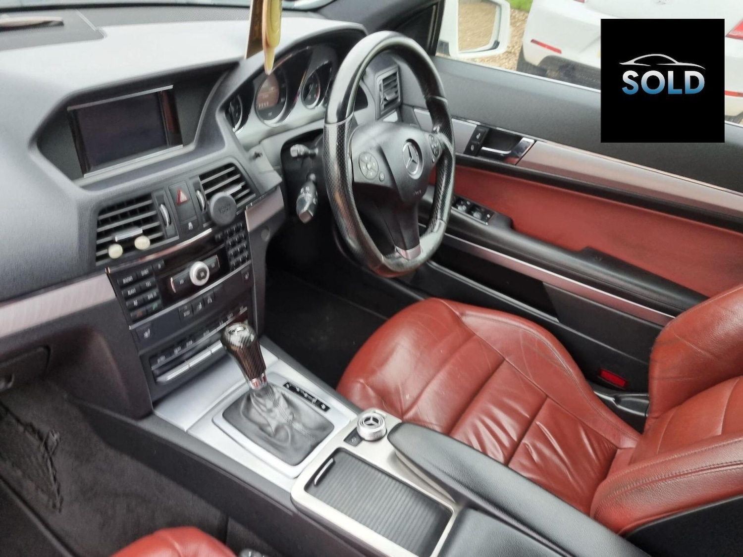 Used Mercedes-Benz E Class 2010 for sale - 76269703: Photo 15