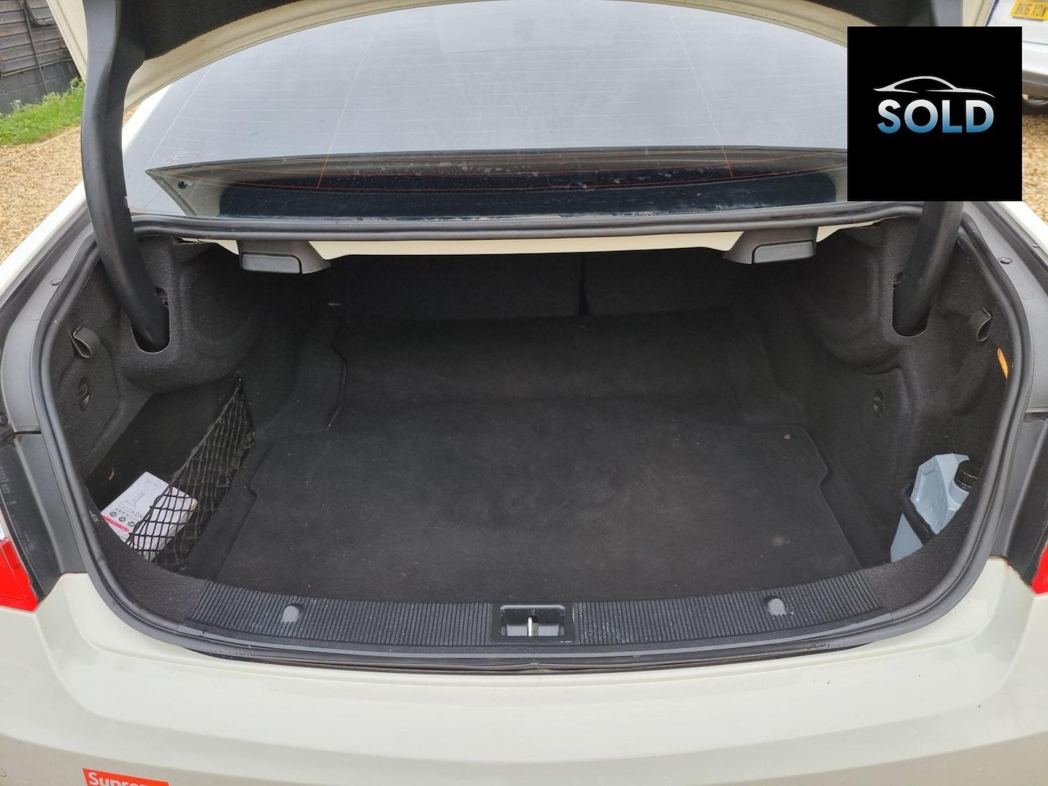 Used Mercedes-Benz E Class 2010 for sale - 76269703: Photo 8