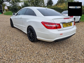 Used Mercedes-Benz E Class 2010 for sale - 76384591: Photo