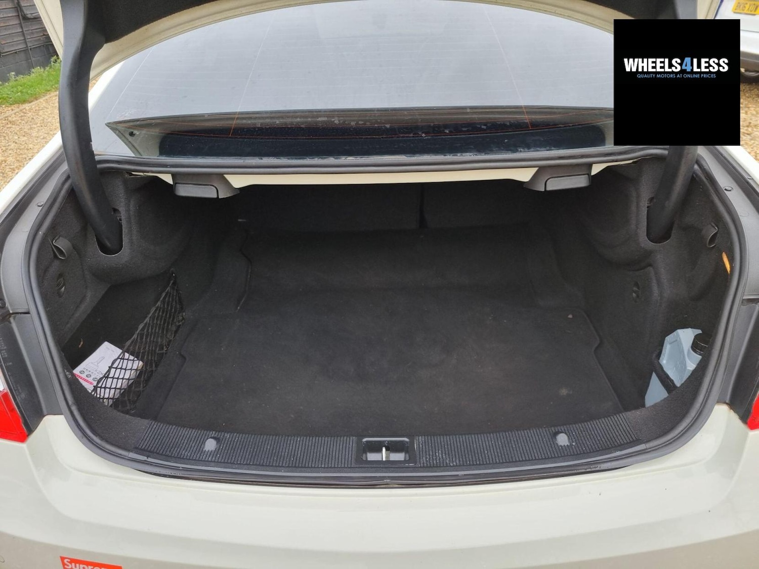 Used Mercedes-Benz E Class 2010 for sale - 76384591: Photo 8