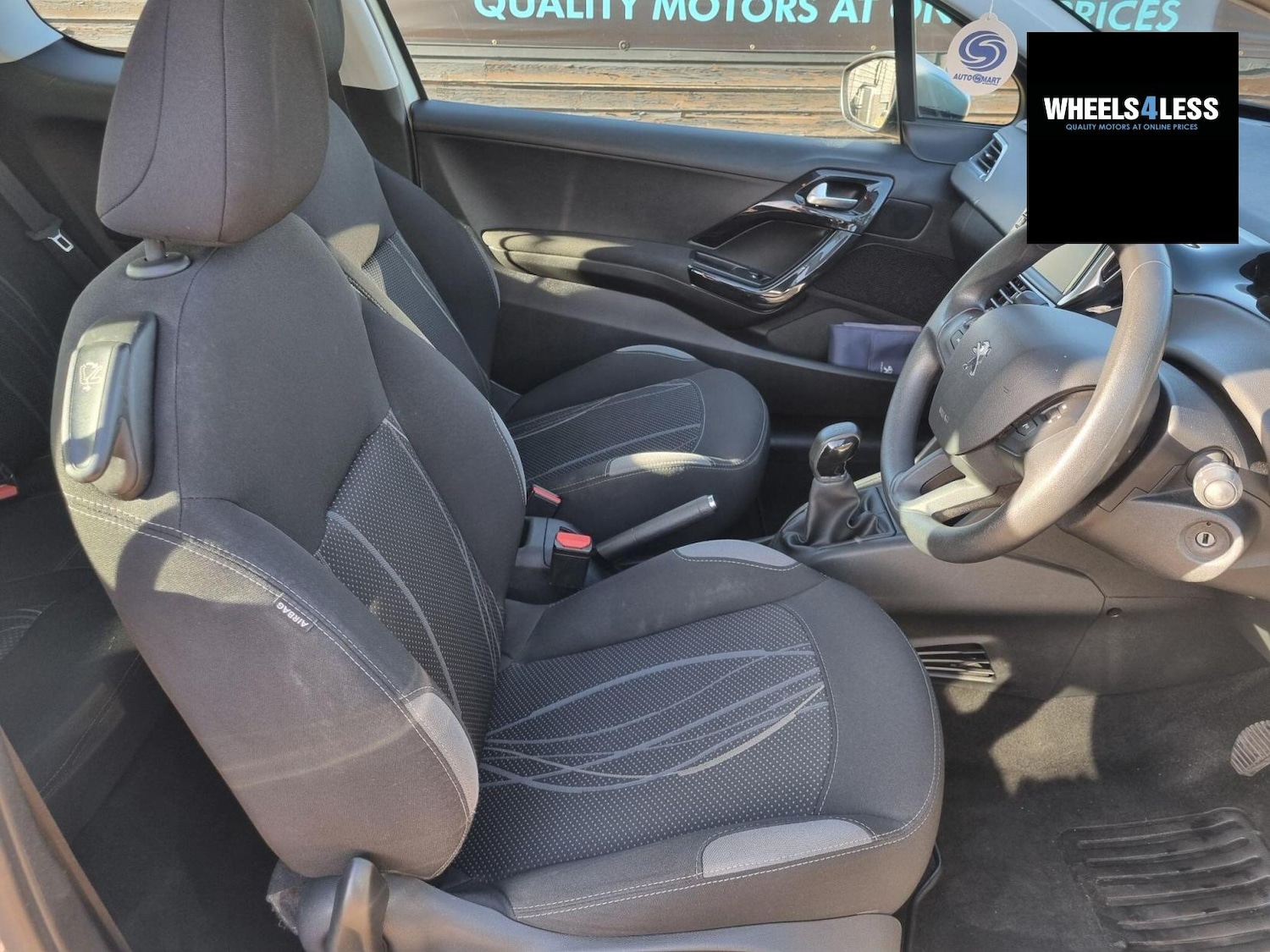 Used Peugeot 208 2014 for sale - 76384608: Photo 13