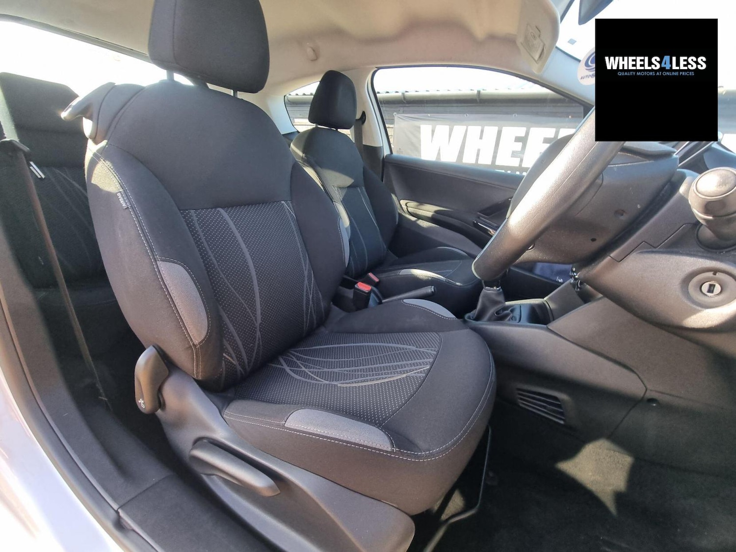 Used Peugeot 208 2014 for sale - 76384608: Photo 14