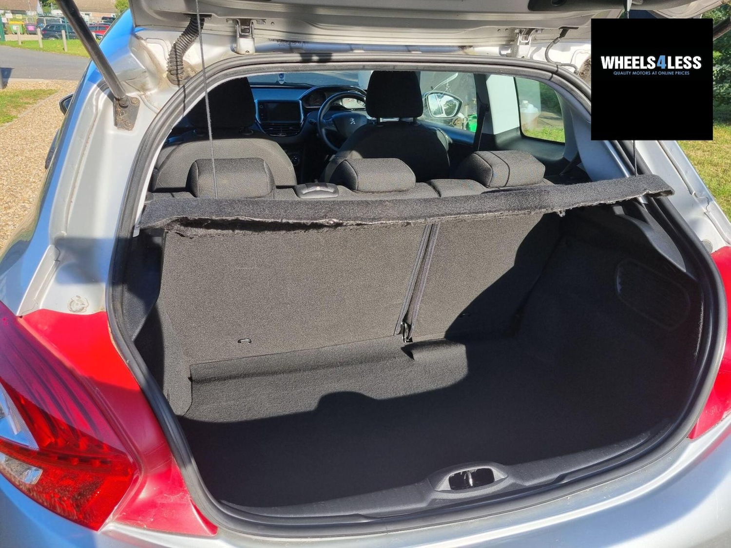 Used Peugeot 208 2014 for sale - 76384608: Photo 16