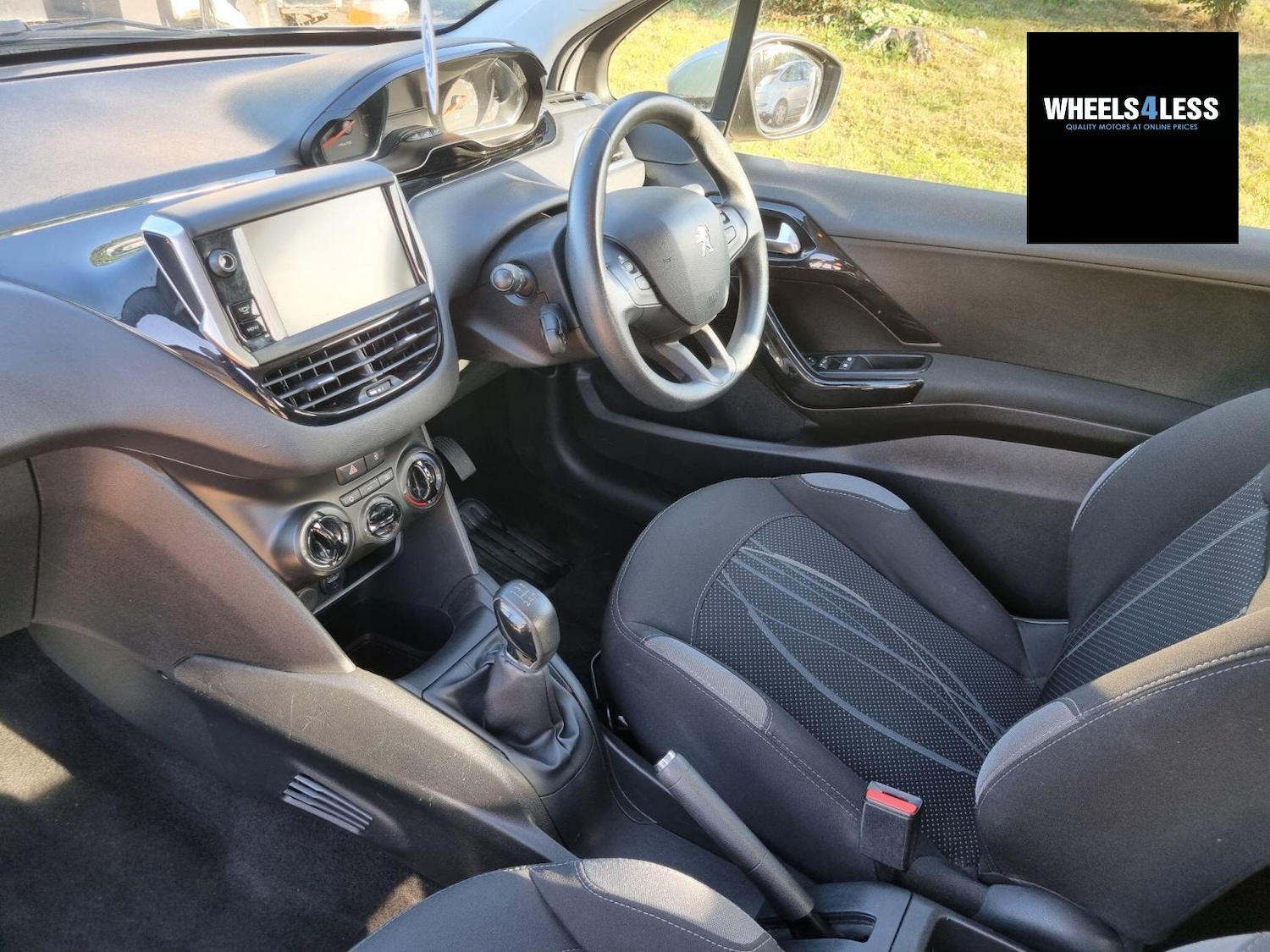 Used Peugeot 208 2014 for sale - 76384608: Photo 17